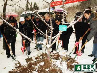 欢庆国际纳乌鲁孜节暨中塔友谊杏树移栽仪式在京举行