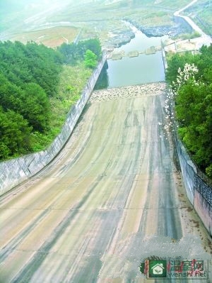 千五亩菜田背靠龙潭躲旱劫(组图)